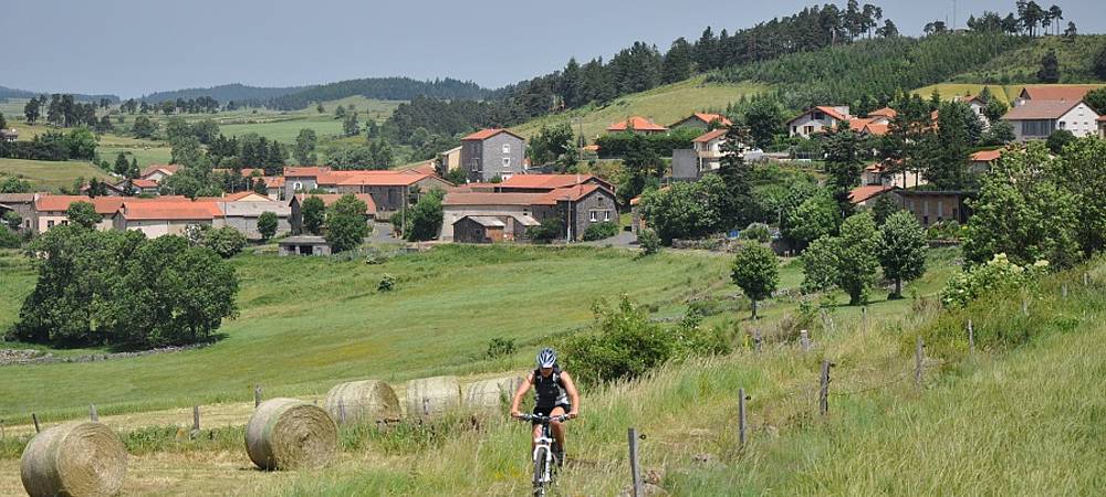 Gtmc Vtt Volvic à Saint Flour Randonnées Vtt Liberté Auvergne Cévennes Evasion Voyages Nature