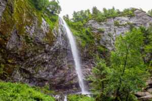 La_Grande_Cascade_du_Mont-Dore-OT_Sancy-9120 Cascade du Mont Dore avec de la verdure autour